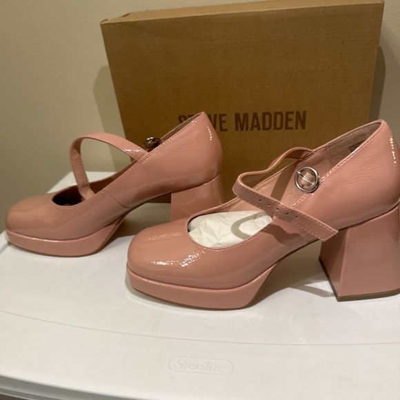 Shoes - Picture 2 of 5